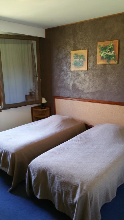 Hotel Le Magiot Montliot-et-Courcelles Zimmer foto